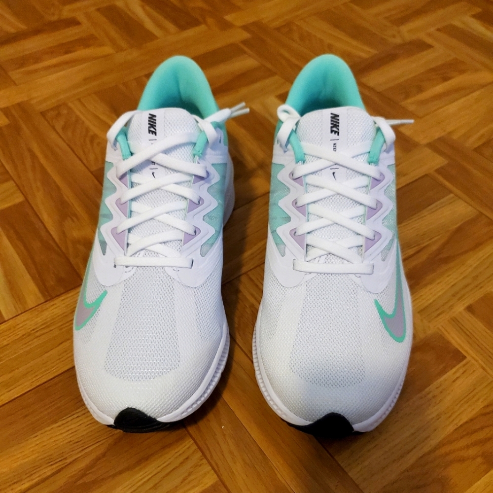 Nike Quest 3 size 9